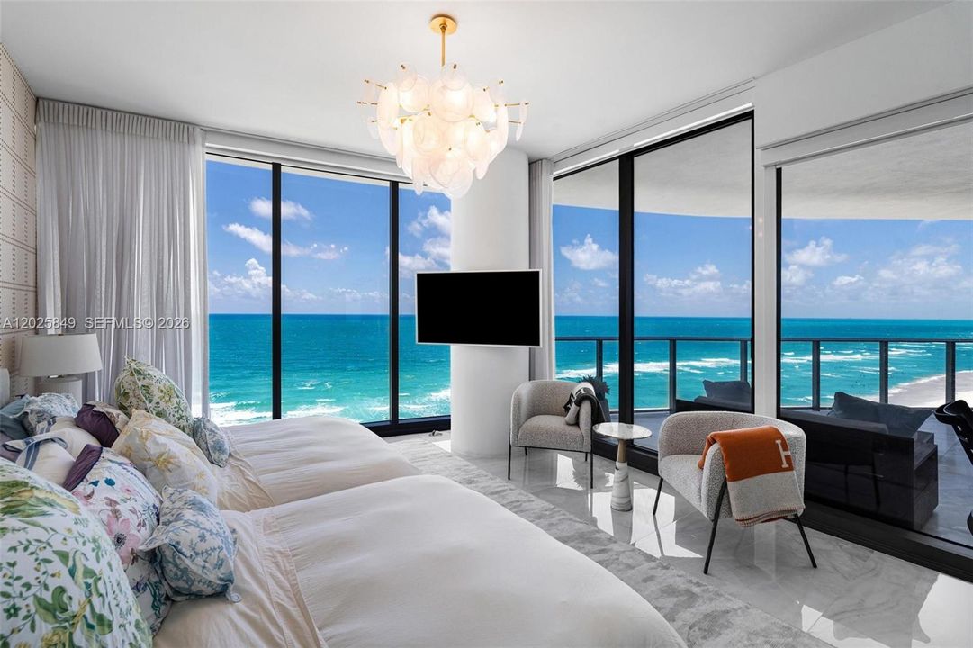 For Sale: $5,899,000 (3 beds, 3 baths, 2137 Square Feet)