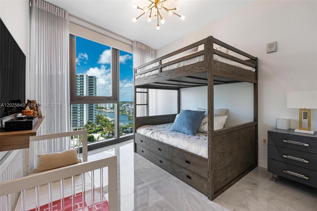 For Sale: $5,899,000 (3 beds, 3 baths, 2137 Square Feet)