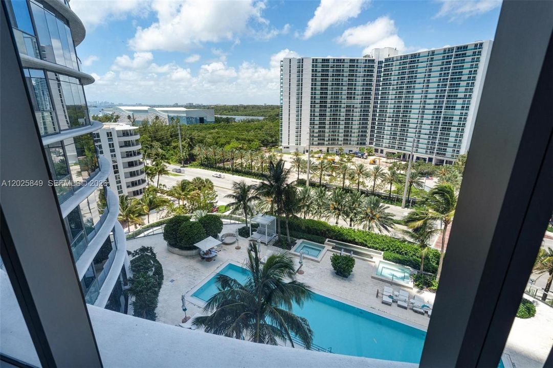 For Sale: $5,899,000 (3 beds, 3 baths, 2137 Square Feet)