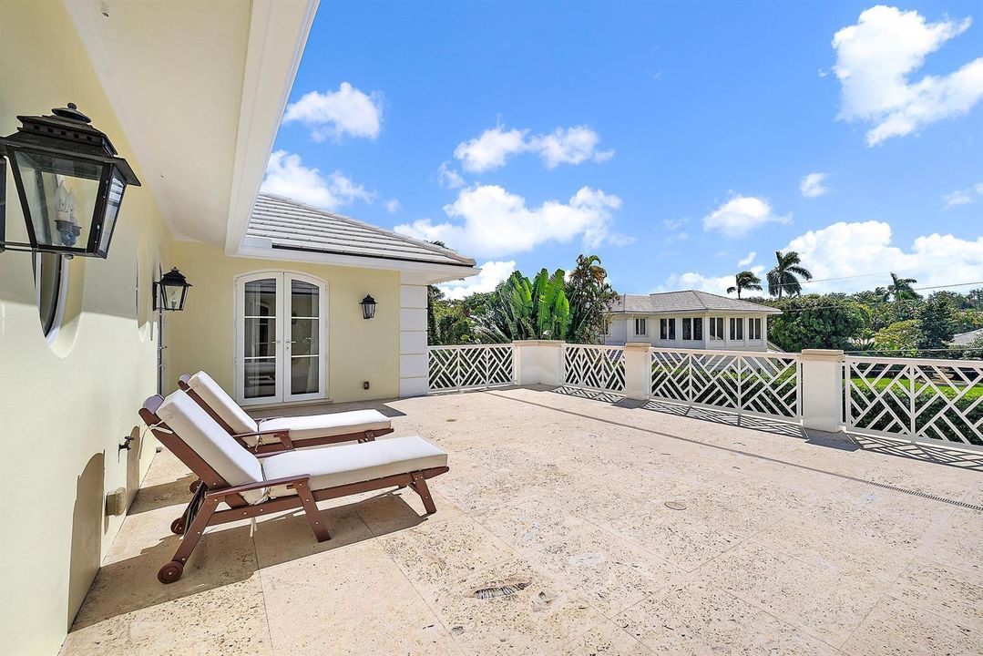 210 Emerald Ln-27
