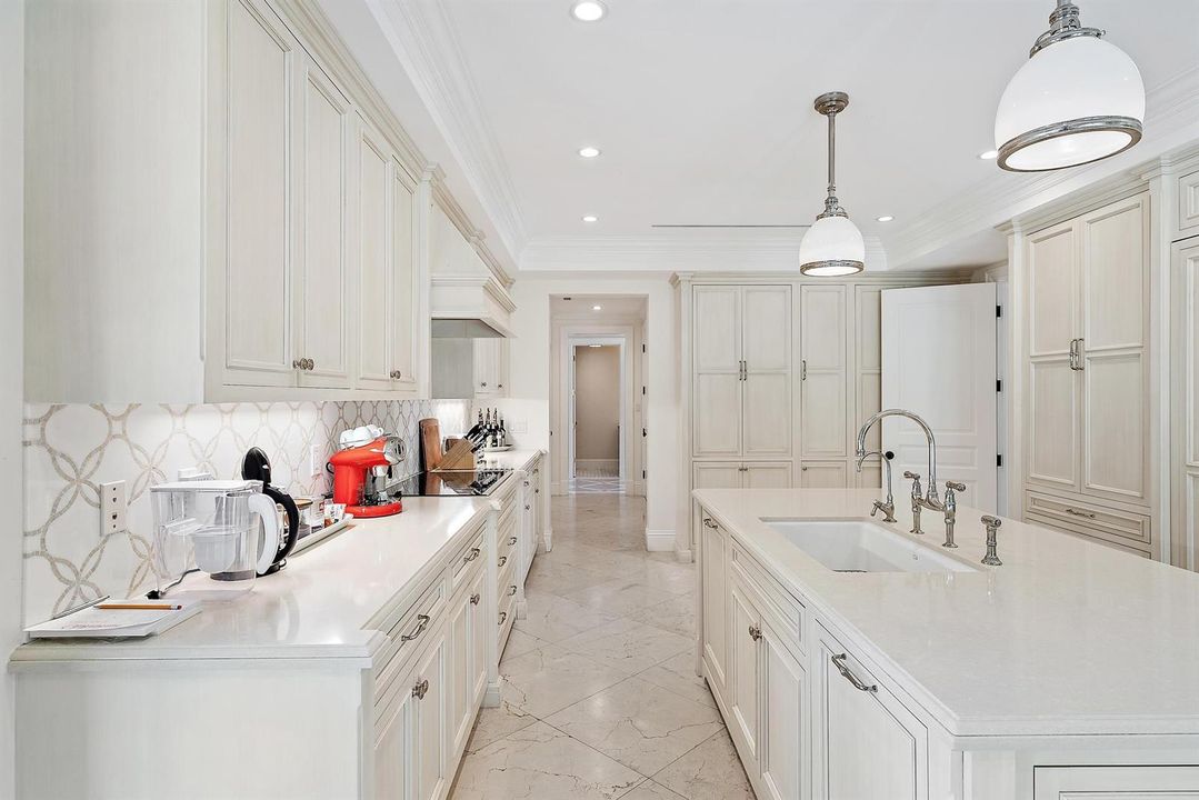 210 Emerald Ln-15