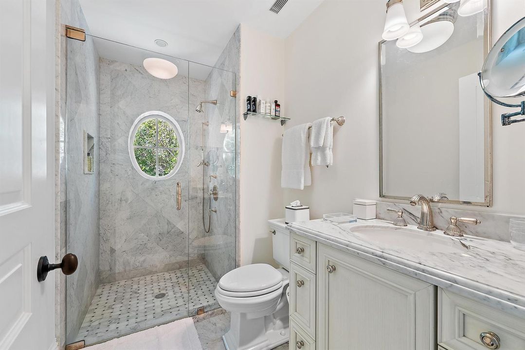 210 Emerald Ln-28