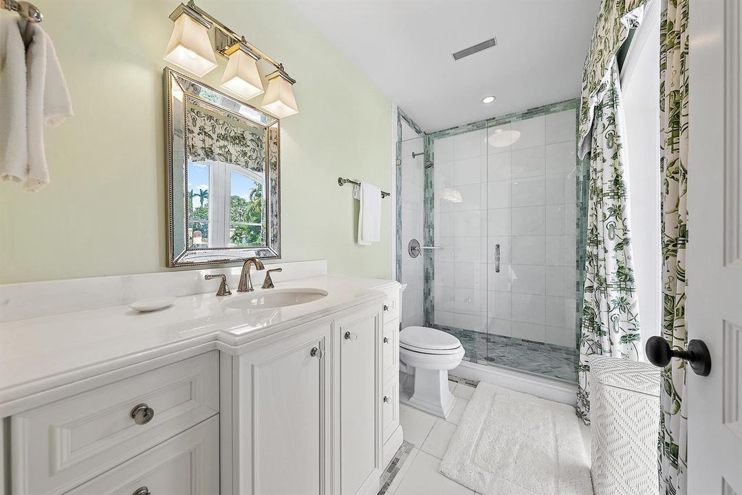 210 Emerald Ln-19