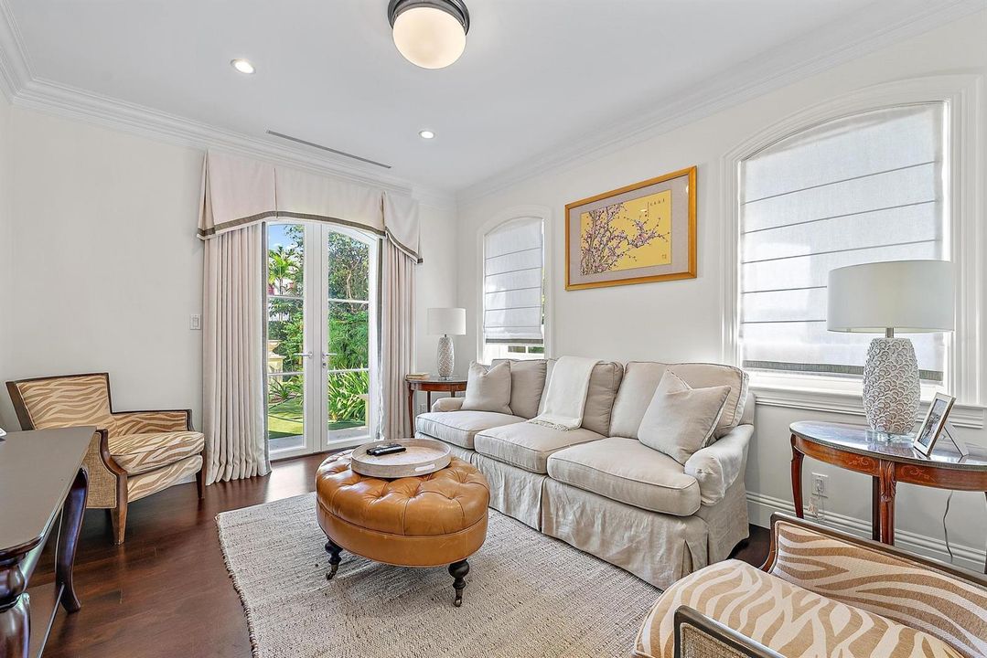 210 Emerald Ln-7