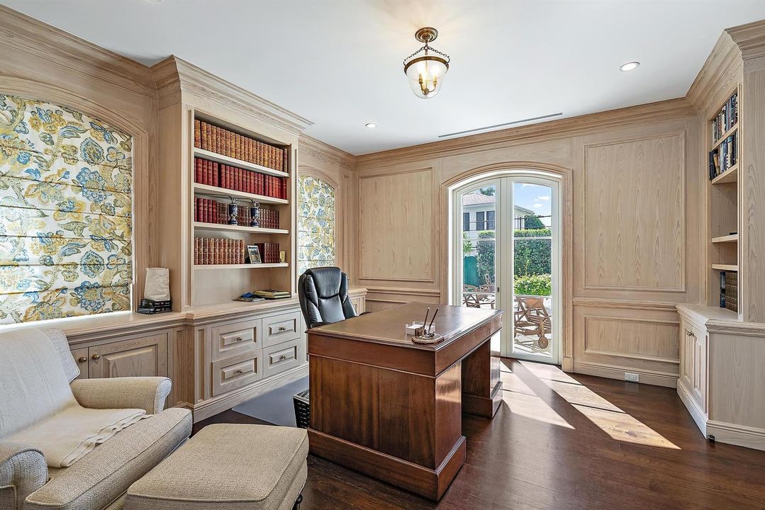 210 Emerald Ln-8