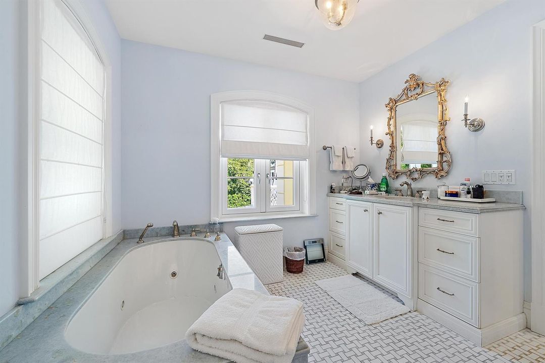 210 Emerald Ln-23