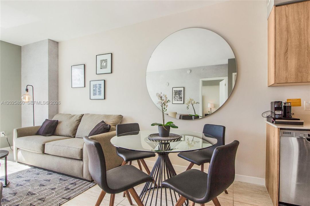 For Sale: $519,000 (1 beds, 1 baths, 795 Square Feet)