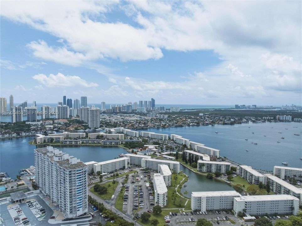 For Sale: $259,000 (2 beds, 1 baths, 965 Square Feet)