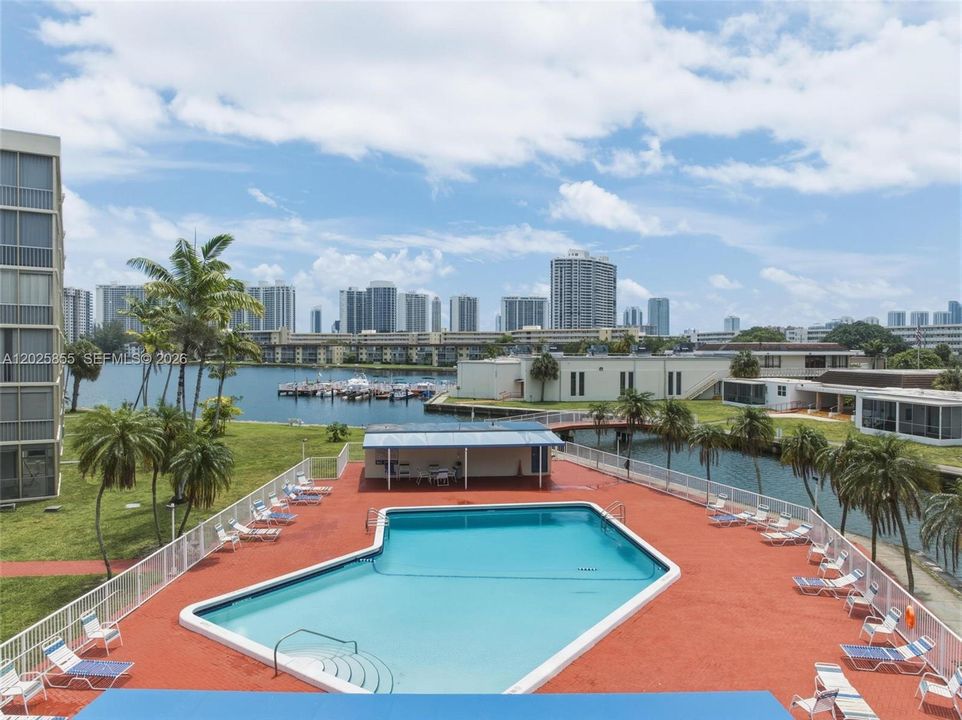 For Sale: $259,000 (2 beds, 1 baths, 965 Square Feet)