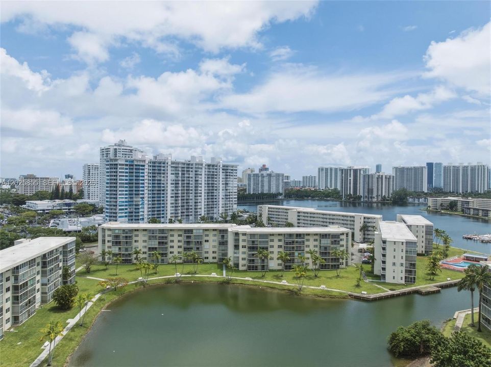For Sale: $259,000 (2 beds, 1 baths, 965 Square Feet)