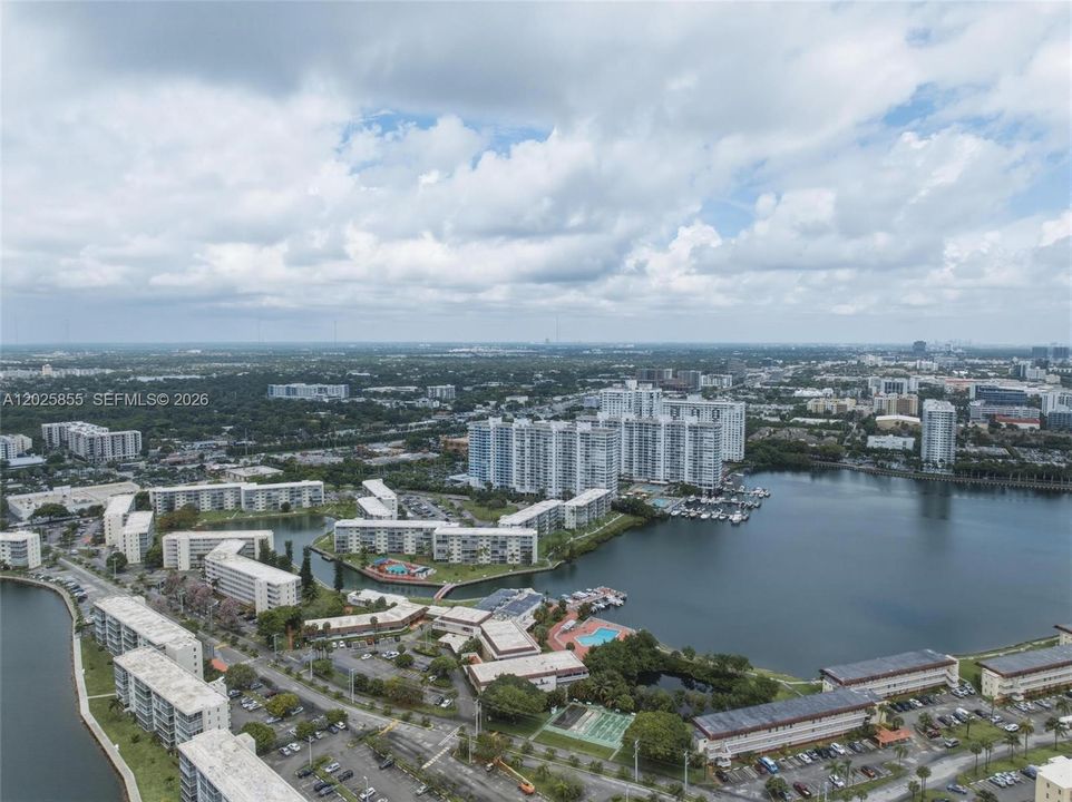 For Sale: $259,000 (2 beds, 1 baths, 965 Square Feet)