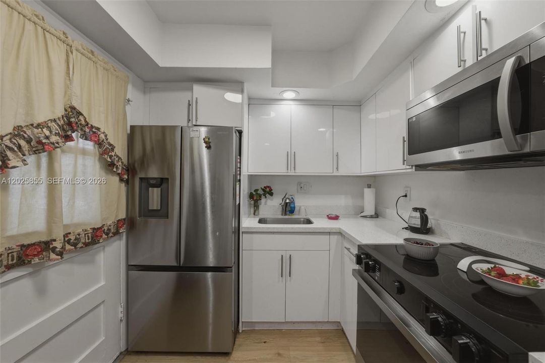 For Sale: $259,000 (2 beds, 1 baths, 965 Square Feet)