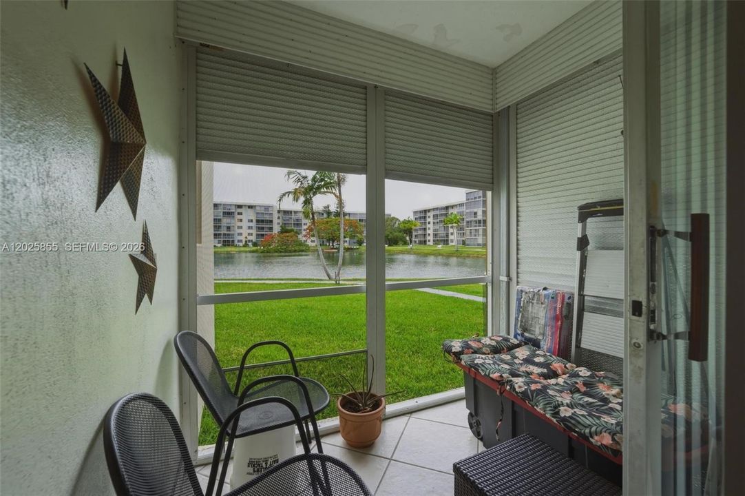 For Sale: $259,000 (2 beds, 1 baths, 965 Square Feet)