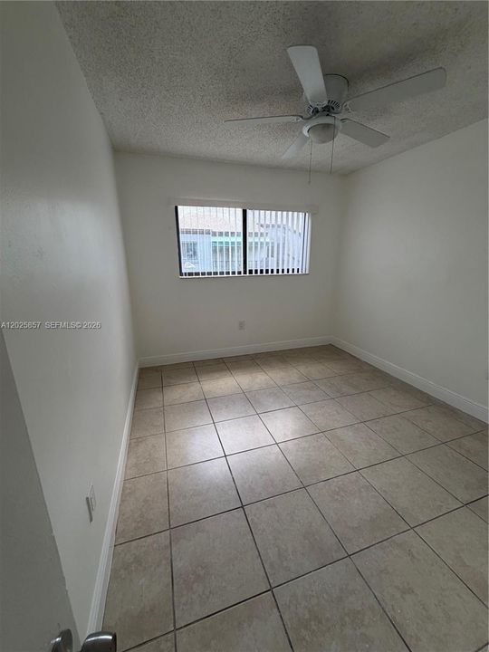 В аренду: $2,300 (3 спален, 2 ванн, 994 Квадратных фут)