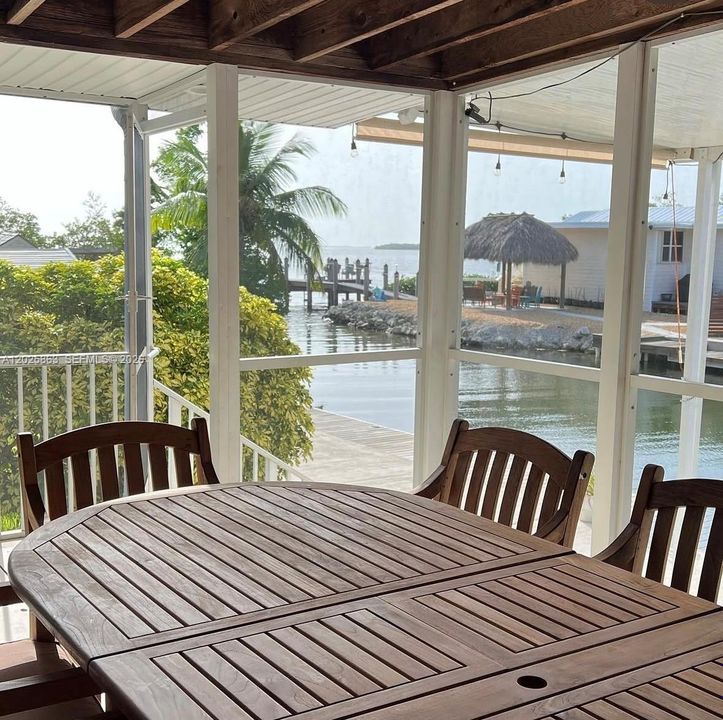 Recently Rented: $3,000 (2 beds, 1 baths, 1040 Square Feet)