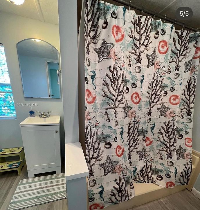 Recently Rented: $3,000 (2 beds, 1 baths, 1040 Square Feet)