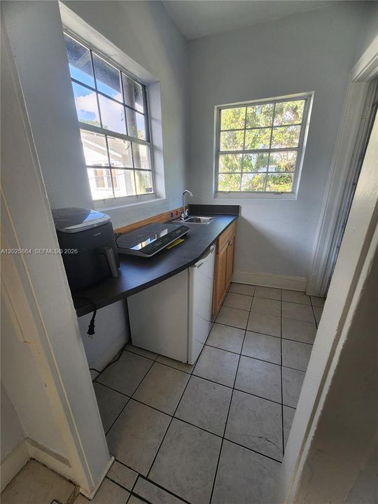 For Rent: $1,650 (0 beds, 1 baths, 4475 Square Feet)