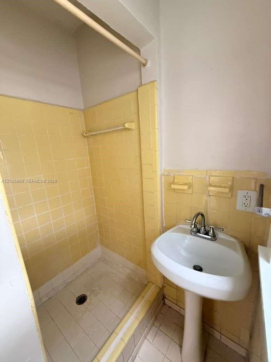 For Rent: $1,490 (1 beds, 1 baths, 680 Square Feet)