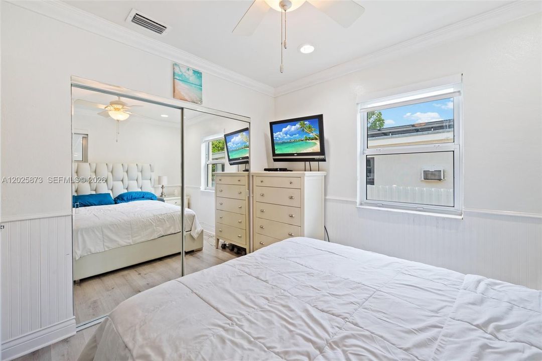 Active With Contract: $739,000 (2 beds, 1 baths, 979 Square Feet)