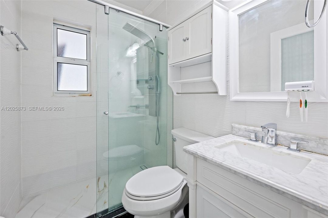 Active With Contract: $739,000 (2 beds, 1 baths, 979 Square Feet)
