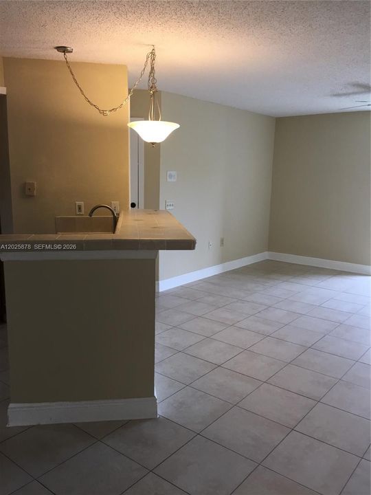 Activo con contrato: $270,000 (2 camas, 2 baños, 1065 Pies cuadrados)