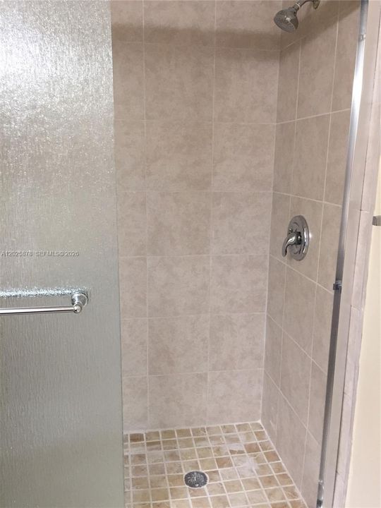 Activo con contrato: $270,000 (2 camas, 2 baños, 1065 Pies cuadrados)