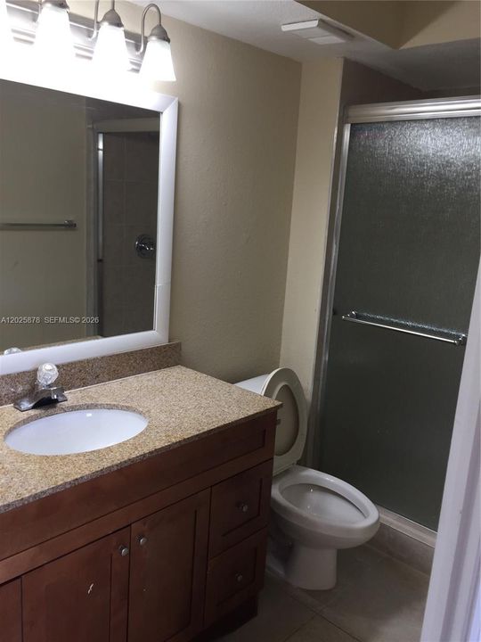 Activo con contrato: $270,000 (2 camas, 2 baños, 1065 Pies cuadrados)