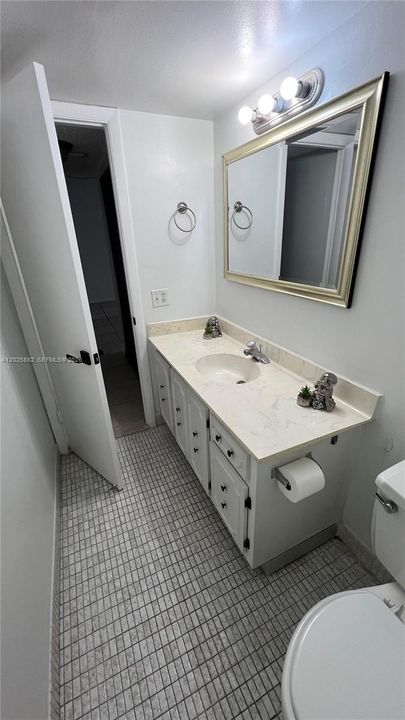 For Rent: $1,750 (1 beds, 1 baths, 780 Square Feet)