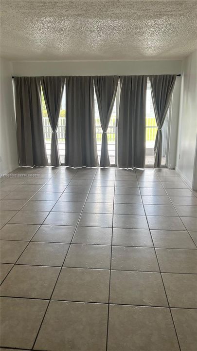 For Rent: $1,750 (1 beds, 1 baths, 780 Square Feet)