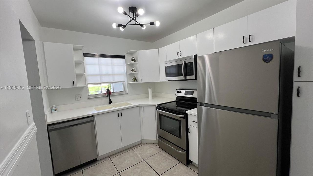 For Rent: $1,750 (1 beds, 1 baths, 780 Square Feet)