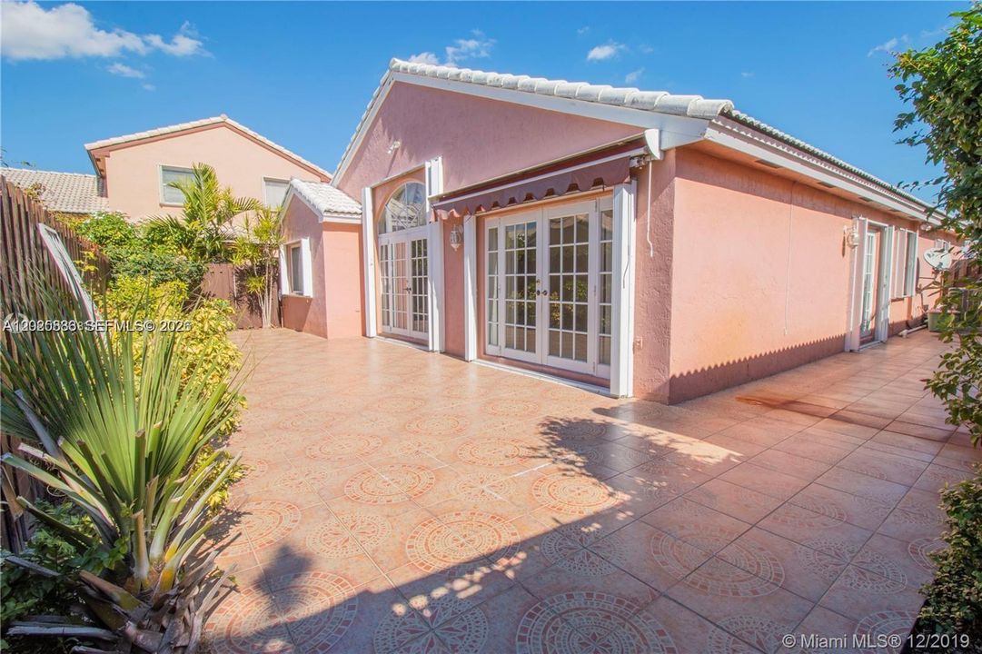 En Venta: $598,000 (3 camas, 2 baños, 1631 Pies cuadrados)