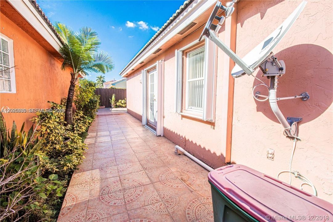 En Venta: $598,000 (3 camas, 2 baños, 1631 Pies cuadrados)