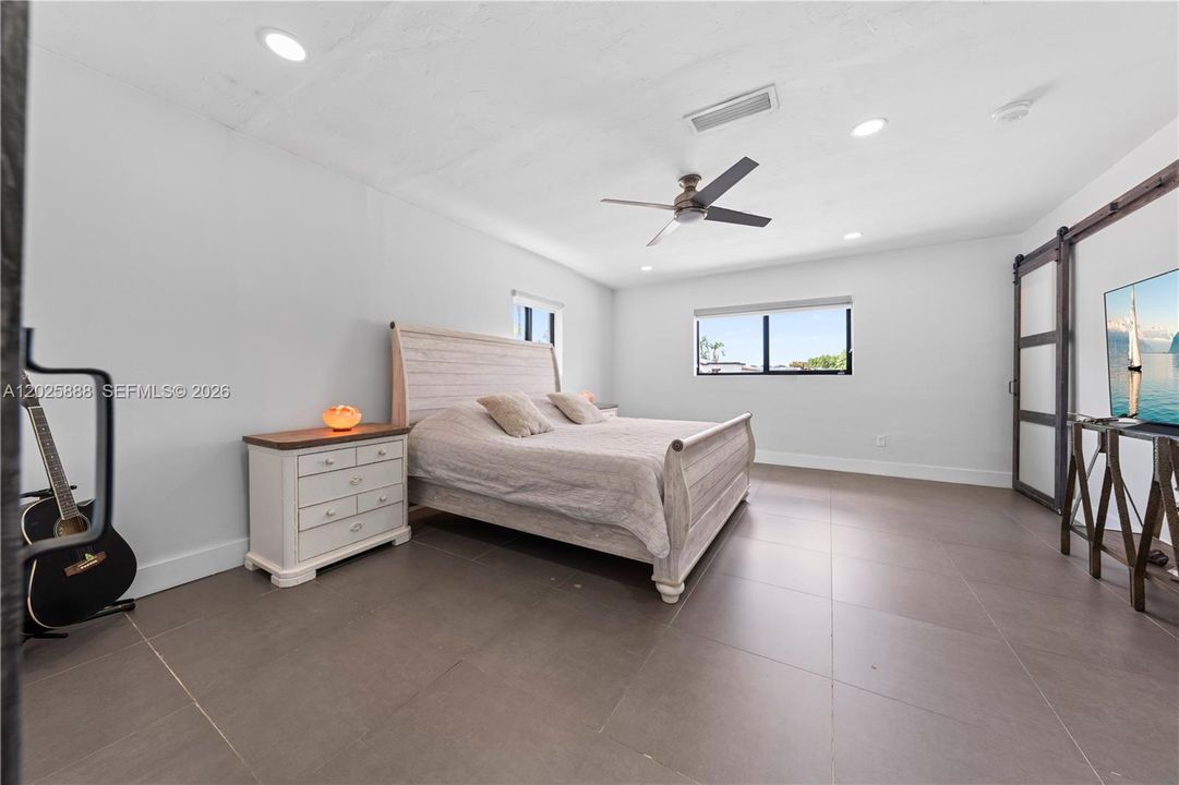 For Sale: $950,000 (3 beds, 2 baths, 1676 Square Feet)