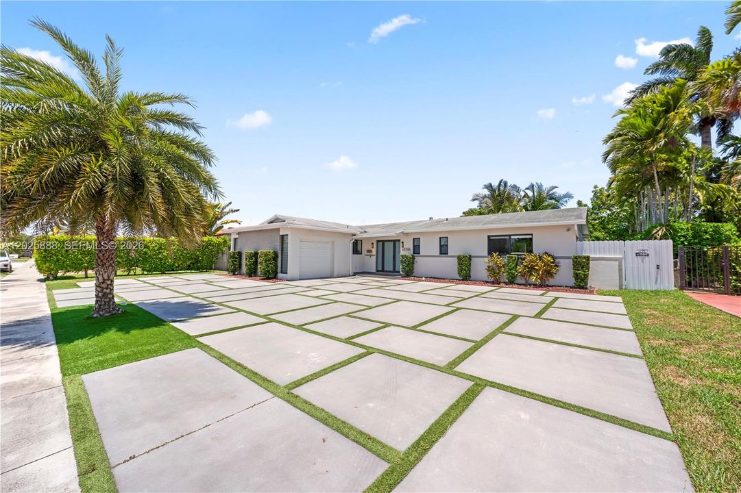 For Sale: $950,000 (3 beds, 2 baths, 1676 Square Feet)