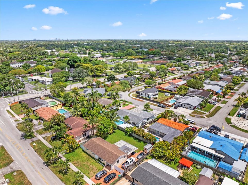 For Sale: $950,000 (3 beds, 2 baths, 1676 Square Feet)