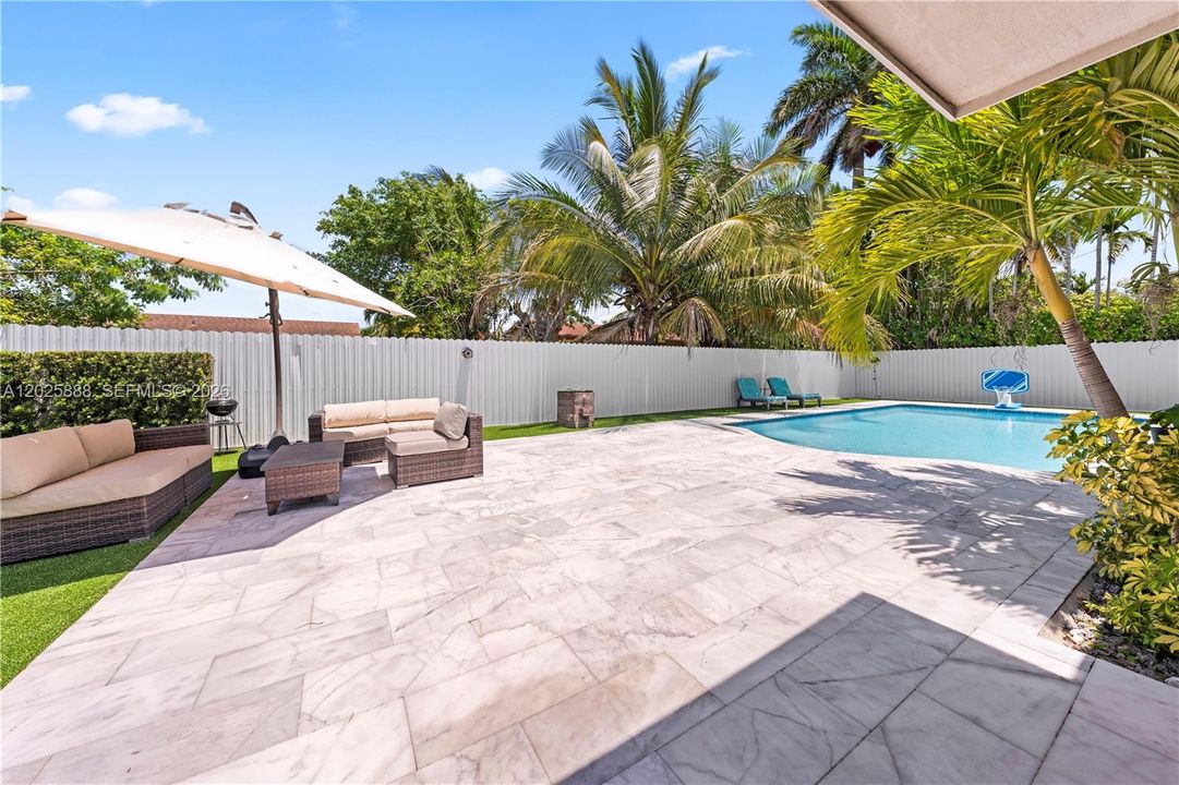 For Sale: $950,000 (3 beds, 2 baths, 1676 Square Feet)
