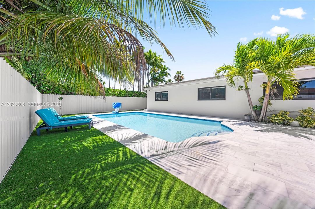 For Sale: $950,000 (3 beds, 2 baths, 1676 Square Feet)