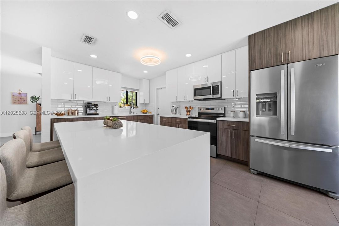 For Sale: $950,000 (3 beds, 2 baths, 1676 Square Feet)