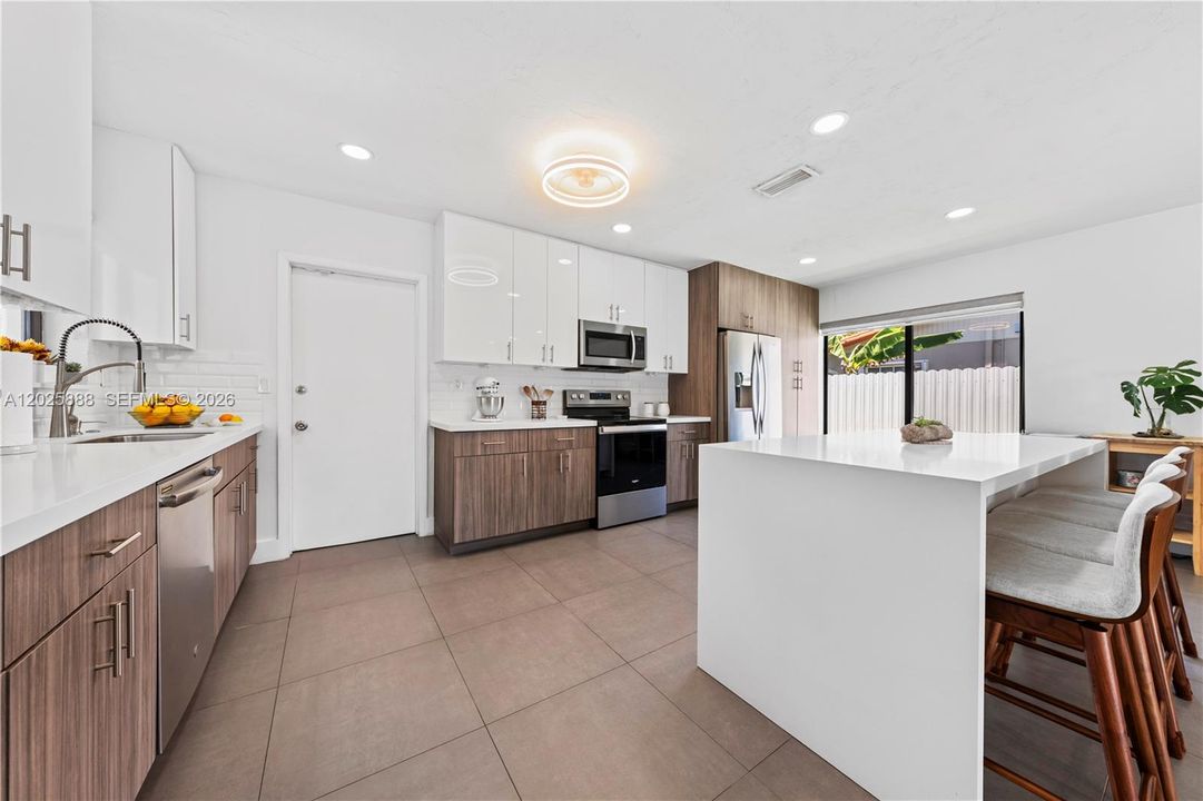 For Sale: $950,000 (3 beds, 2 baths, 1676 Square Feet)