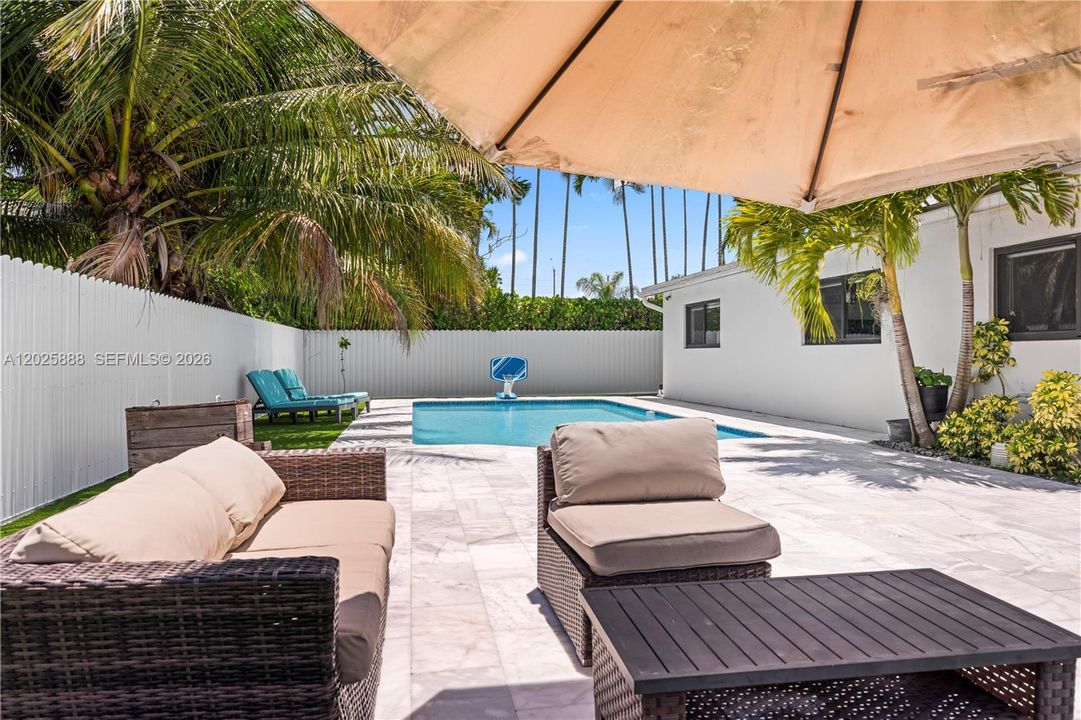 For Sale: $950,000 (3 beds, 2 baths, 1676 Square Feet)