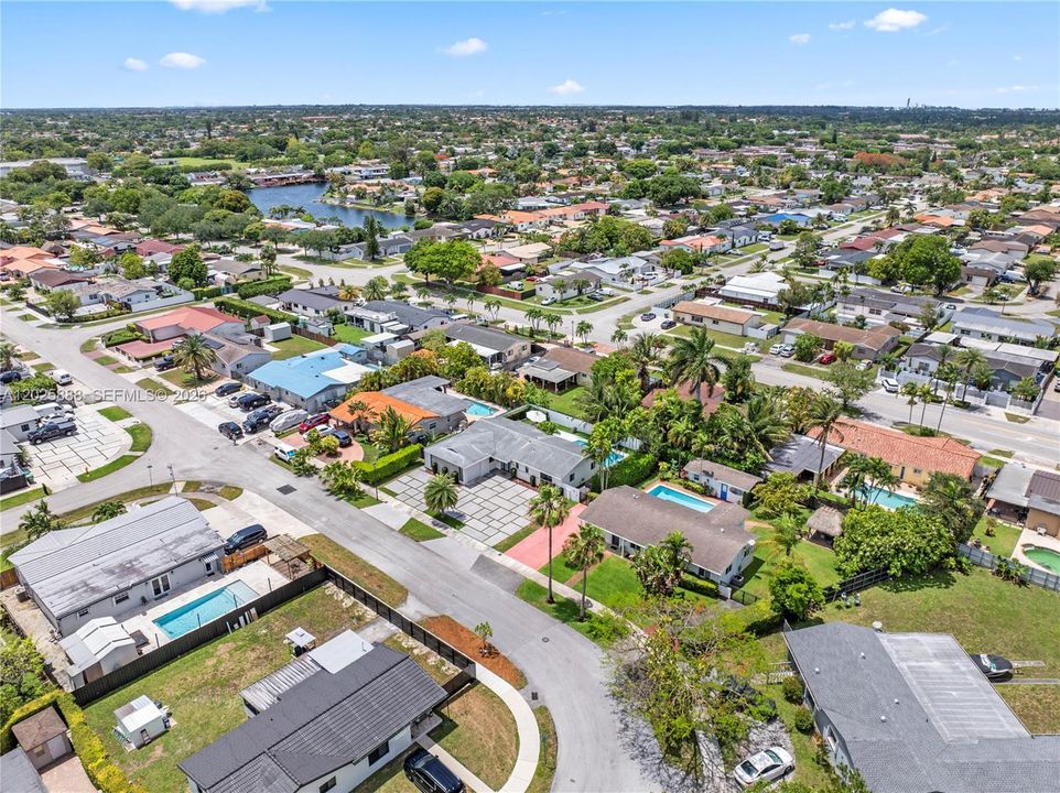 For Sale: $950,000 (3 beds, 2 baths, 1676 Square Feet)