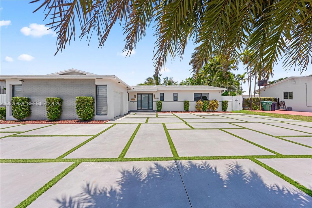 For Sale: $950,000 (3 beds, 2 baths, 1676 Square Feet)