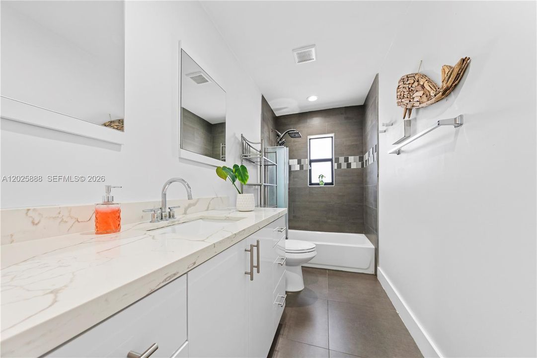 For Sale: $950,000 (3 beds, 2 baths, 1676 Square Feet)