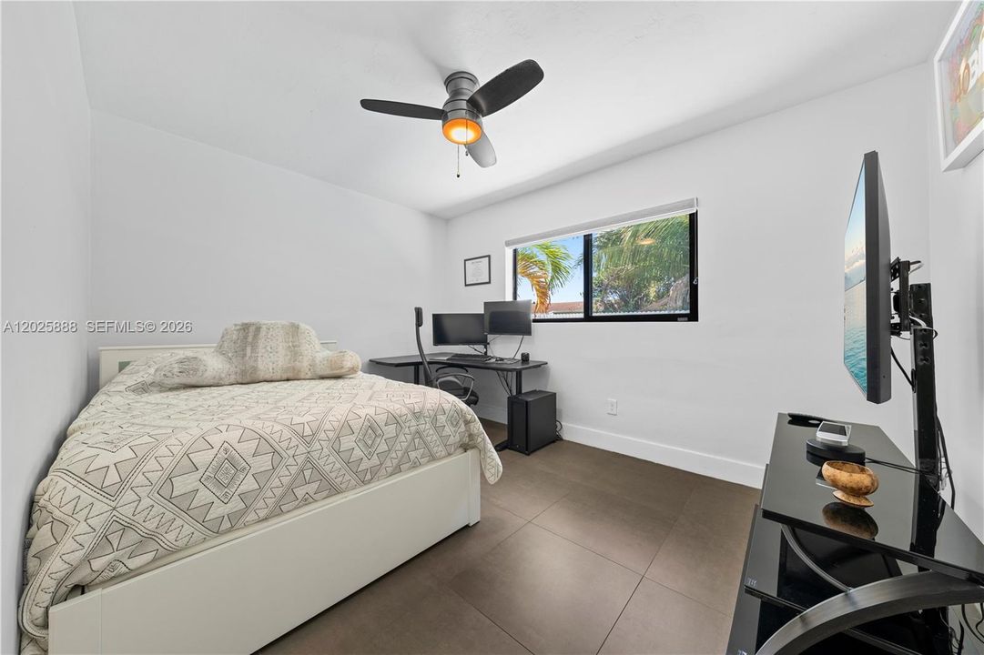 For Sale: $950,000 (3 beds, 2 baths, 1676 Square Feet)