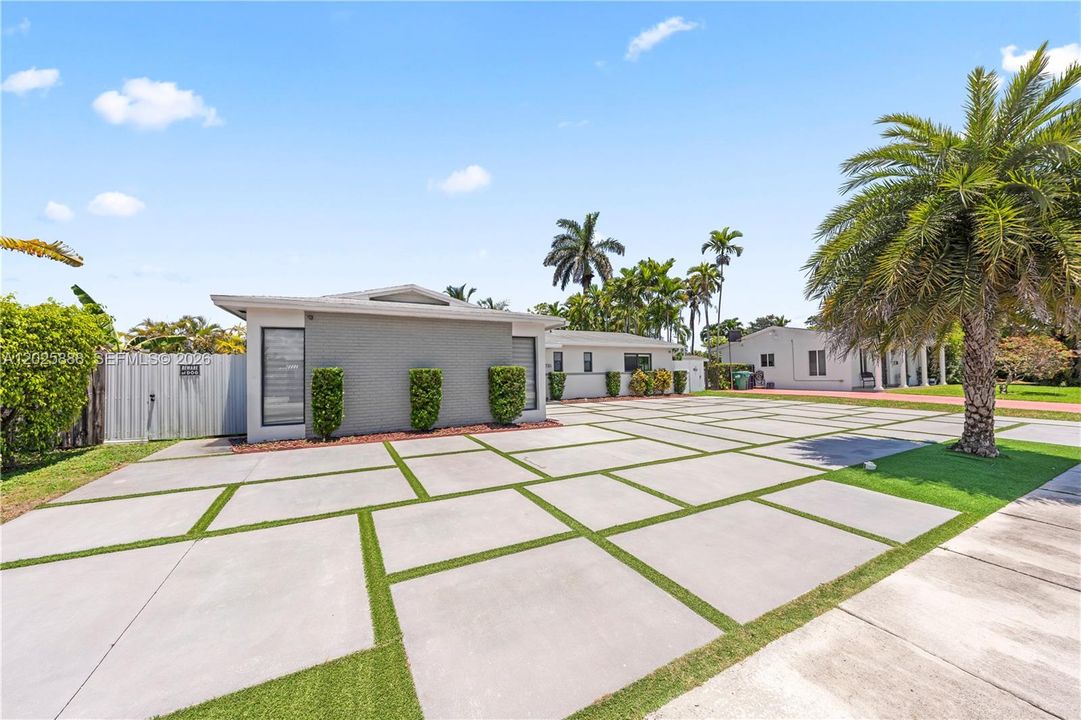 For Sale: $950,000 (3 beds, 2 baths, 1676 Square Feet)