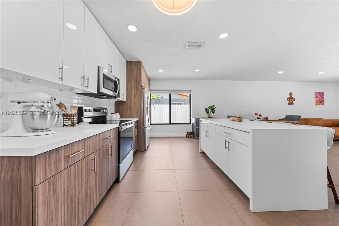 For Sale: $950,000 (3 beds, 2 baths, 1676 Square Feet)