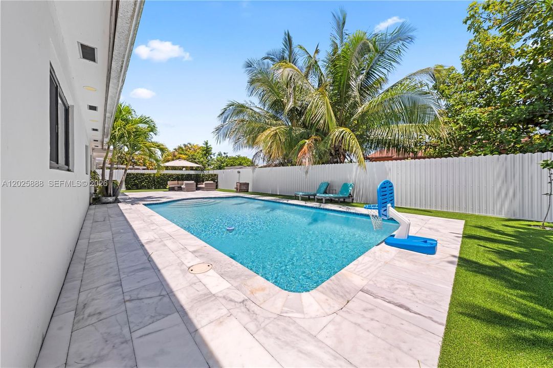 For Sale: $950,000 (3 beds, 2 baths, 1676 Square Feet)