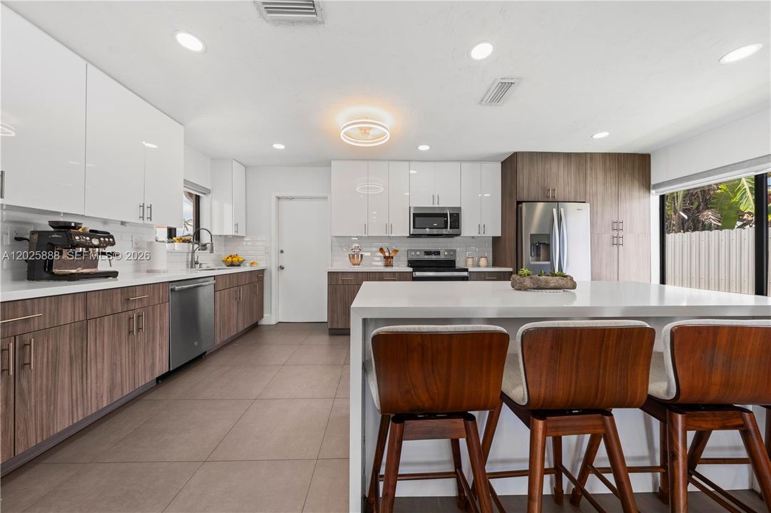 For Sale: $950,000 (3 beds, 2 baths, 1676 Square Feet)