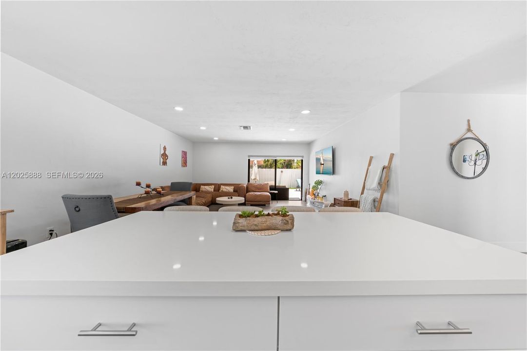 For Sale: $950,000 (3 beds, 2 baths, 1676 Square Feet)