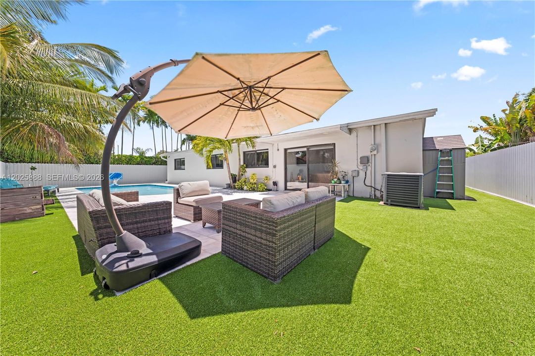 For Sale: $950,000 (3 beds, 2 baths, 1676 Square Feet)